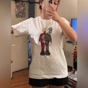 UniqloxKaws T-shirt